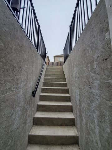 For Lease - 4 Mellowood Avenue Unit# (Basement), Brampton, Ontario - Photo 2