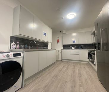 Room in a Shared House, Greyhound Hill, NW4 - Photo 4