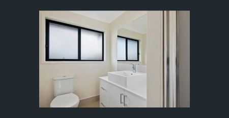 Modern Family Home in Popular Bundamba - Photo 5