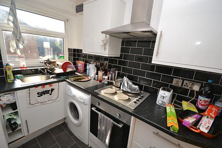 3 bed Flat for Rent - Photo 5