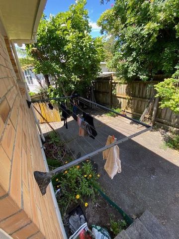 Sunny 3-Bedroom Family Home in the Heart of Howick - Photo 4