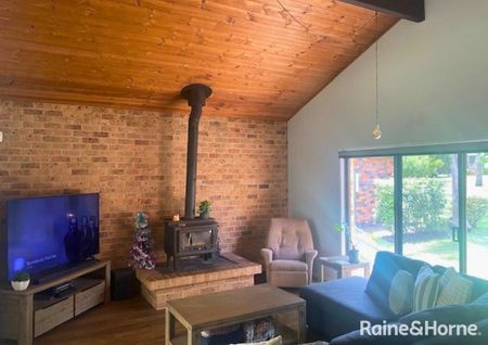 Family Comfort in a Quiet Neighbourhood - Photo 4