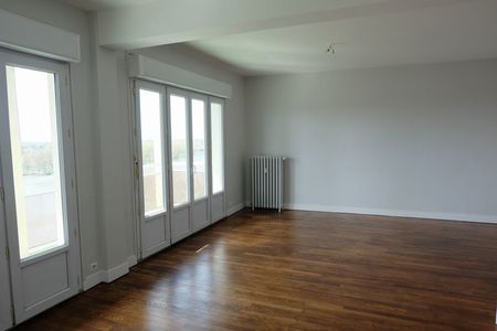Location Appartement 3 pièces 77m² ORLEANS 45000 - Photo 2