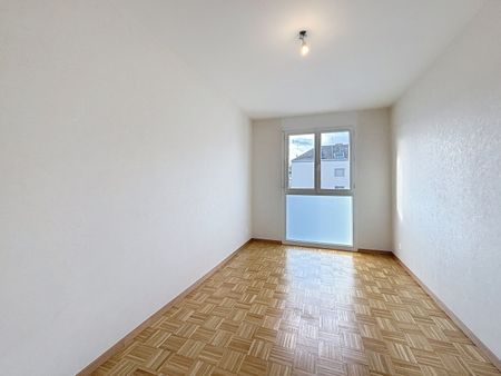4-room apartment near the Collège du Léman - Photo 3