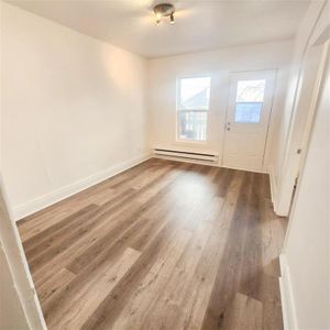 Immeuble - 866 à 882 Short Très Joli 4 1/2 Au Centre Ville De Sherbrooke. - Photo 2