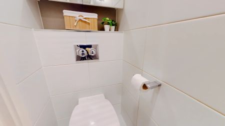 Silver 2 Bed Apt Plus - Photo 4