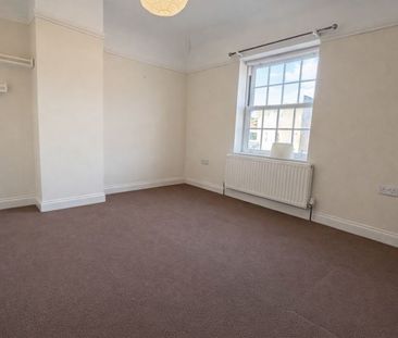 2 Bedroom Flat To Let - HP11 - Photo 5