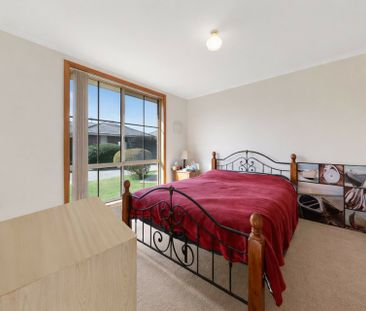 Low-Maintenance Living in a Prime Pakenham Location - Photo 3