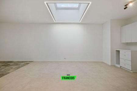 Ruim en energiezuinig gelijkvloers appartement (EPC A) met twee slaapkamers, gelegen in het hart van Proven. - Photo 2