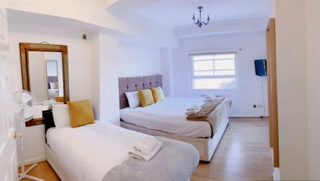 2 Bedroom Apartment - Photo 2