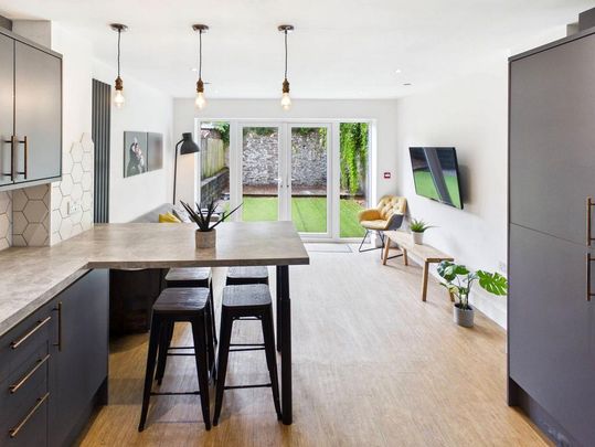 5 bedroom terraced house to rent - Photo 1