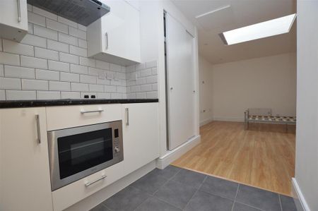 1 bedroom flat to rent - Photo 5