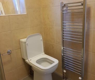 3 bedroom flat to rent - Photo 3