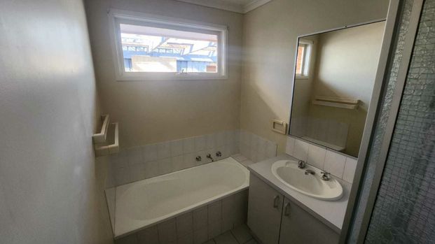 2 Mosig Court, Hampton Park VIC - Photo 1