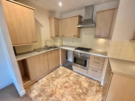 Chaucer Court, East Reach, Taunton - Photo 2