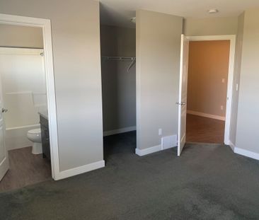 104 221F Lake Street - Photo 3