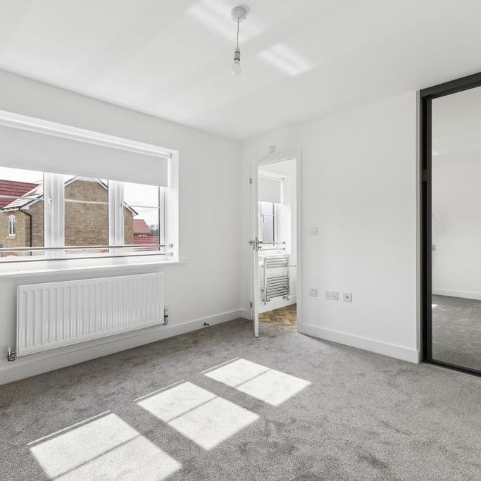 3 bedroom semi-detached house to rent - Photo 1