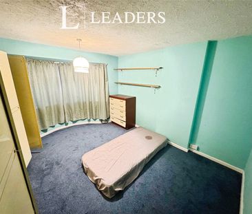 house to rent Lynmouth Drive, Wigston, Leicestershire, LE18 - Photo 3