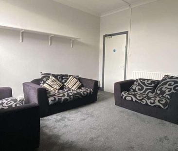 Spacious Bedroom House, LN5 - Photo 6
