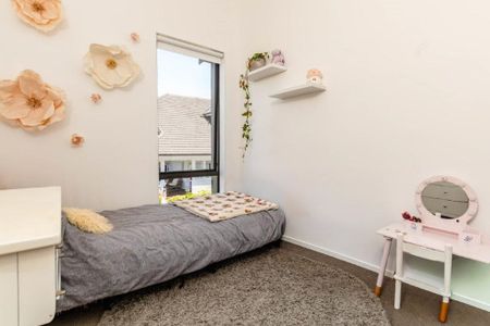 Warm and Inviting St Vincents Ave Beauty - Photo 5