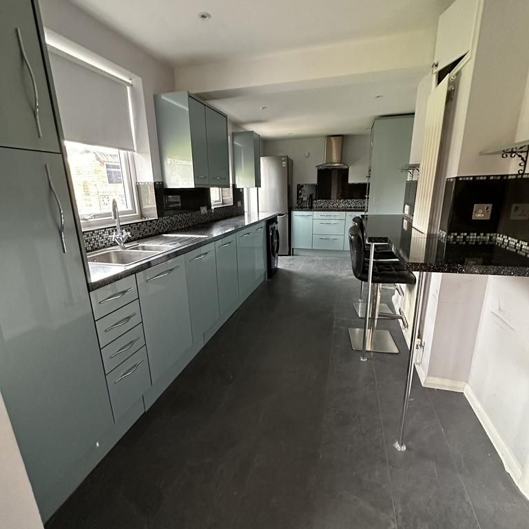 1 bedroom in a house share to rent - Photo 1