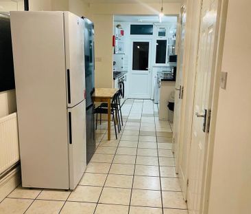 1 bedroom in a house share to rent - Photo 6