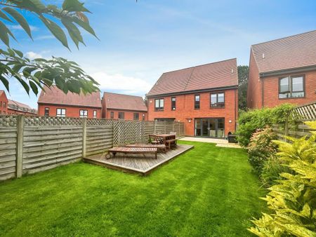 3 bedroom semi-detached house to rent - Photo 2