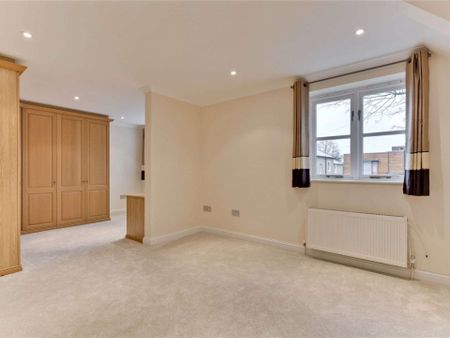 A beautifully presented and recently refurbished contemporary family home in a desirable location within easy walking distance of the local amenities and Hampton Court train station. - Photo 4