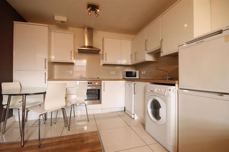 3 bedroom apartment to rent - Photo 5