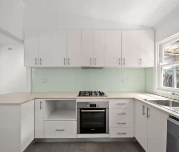 Refined terrace living in a quiet setting - Photo 5