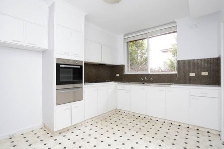 15/12 Woorigoleen Road, Toorak VIC 3142 - Photo 5