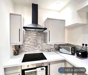 1 bedroom flat to rent - Photo 6