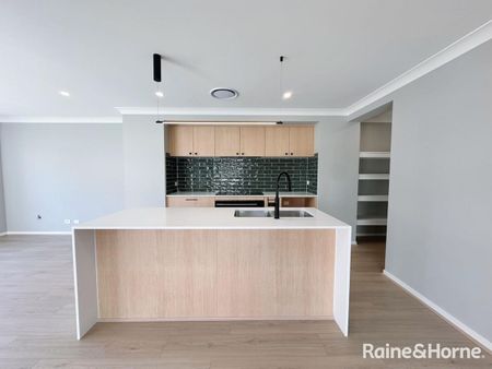 Brand New Four Bedroom Family Home In Prime Location! - Photo 2