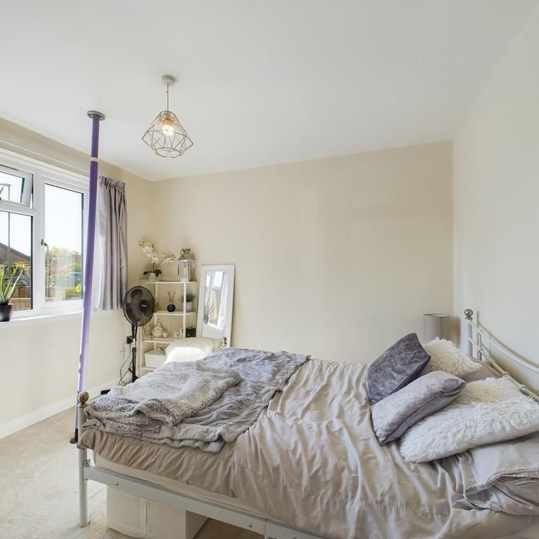 4 bedroom detached bungalow to rent - Photo 1