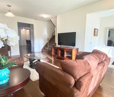 For Lease - 33 Carratuck Street, East Gwillimbury, Ontario - Photo 5