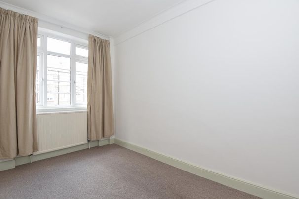 St. James Close, London NW8 - Photo 1
