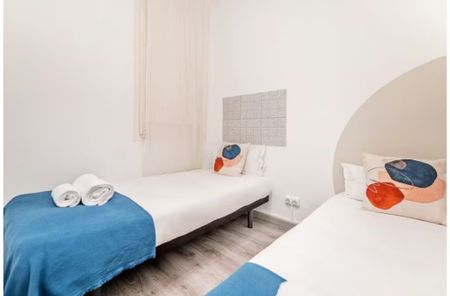 Carrer de Rocafort, Barcelona, Catalonia 08015 - Photo 5