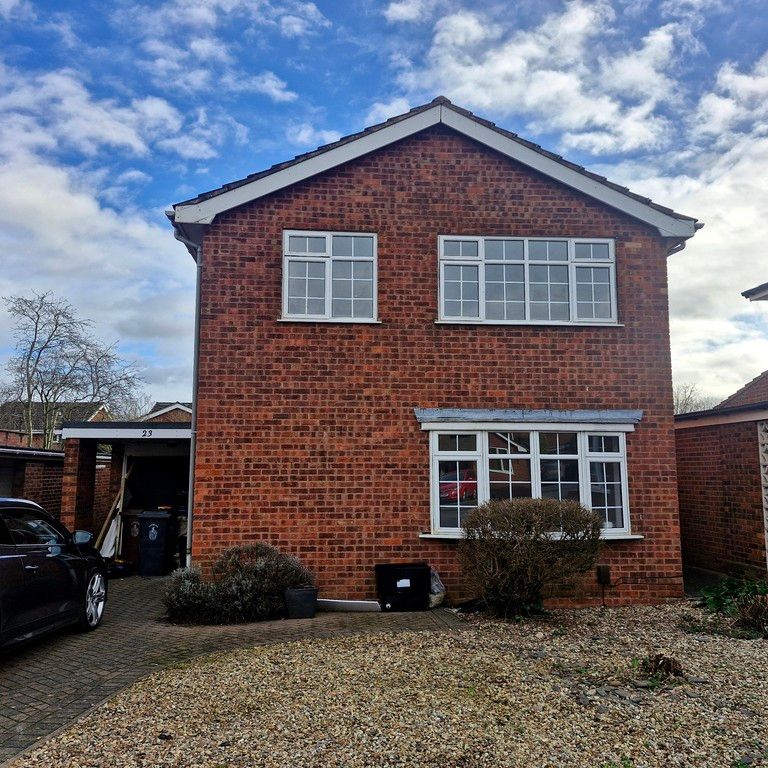 3 bedroom detached to let - Photo 1