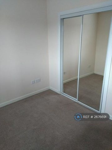2 bedroom end of terrace house to rent - Photo 3