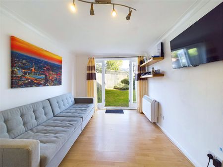 Rosebank Close, Teddington - 1 bedroomProperty for lettings - Chasebuchanan - Photo 2