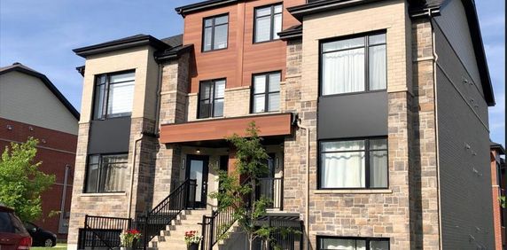 À LOUER LAVAL Superbe 4,5 dans un Triplex (Ste-Rose) - Photo 2
