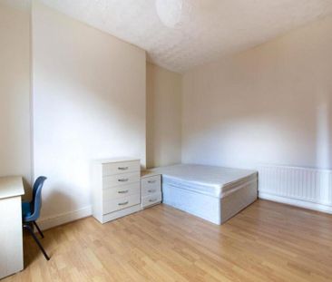 4 bedroom apartment to rent - Photo 4