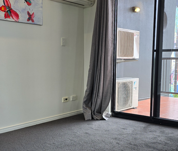 Unit 502, 448 Boundary Street, Spring Hill, QLD - Photo 6