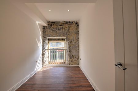 Healey Wood Road, Burnley - Photo 3