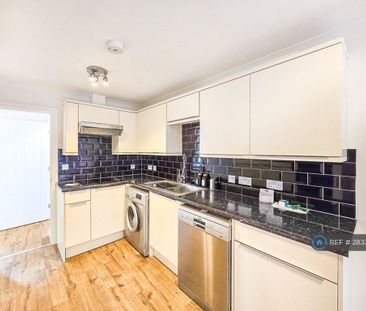 3 bedroom terraced house to rent - Photo 6