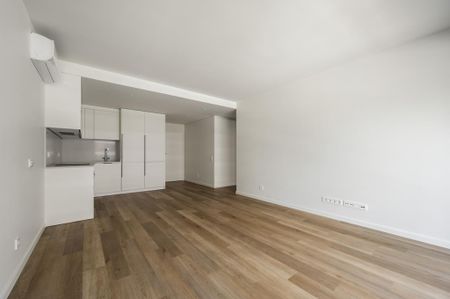 2 Bedroom Apartment with parking, Miraflores, Oeiras - Photo 3