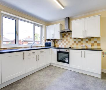 3 bedroom flat to rent - Photo 2