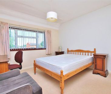 4 bedroom semi-detached house to rent - Photo 4