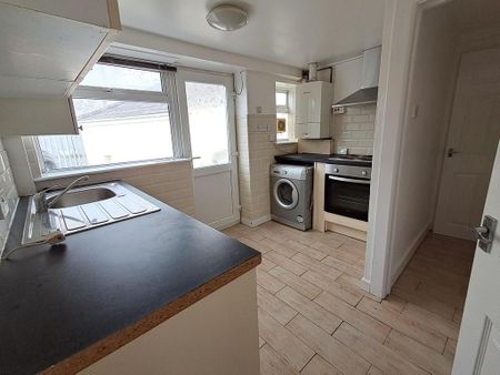 1 bedroom semi-detached house to rent - Photo 5