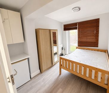 Room in a Shared House, Clitterhouse Road, NW2 - Photo 2